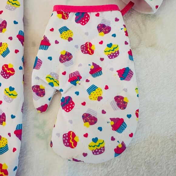 Girl’s Cupcake Apron Set - Picture 2 of 5